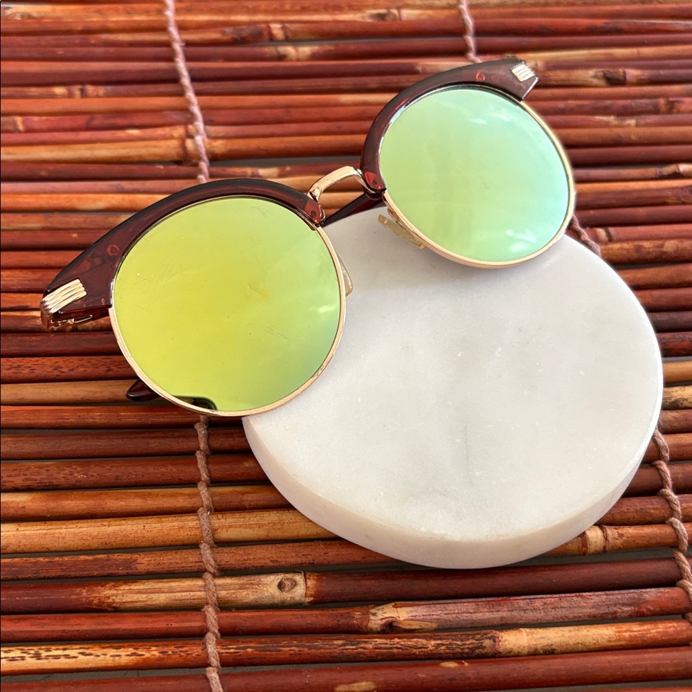 Round Retro Vibe Gold Mirrored Sunglasses Brown With Gold Accents